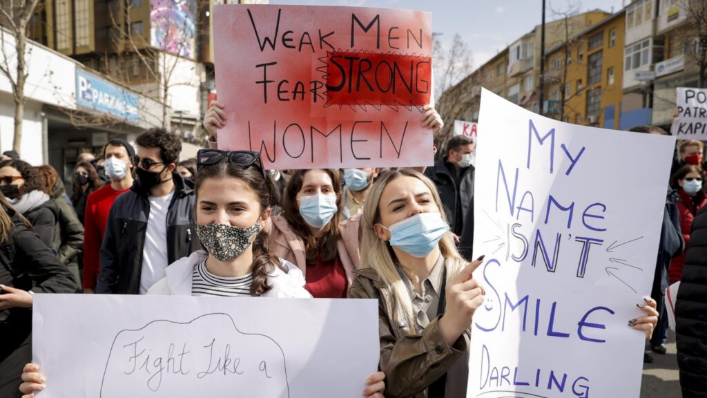Protestos contra o abuso de mulheres no Kosovo - Balkan Insight