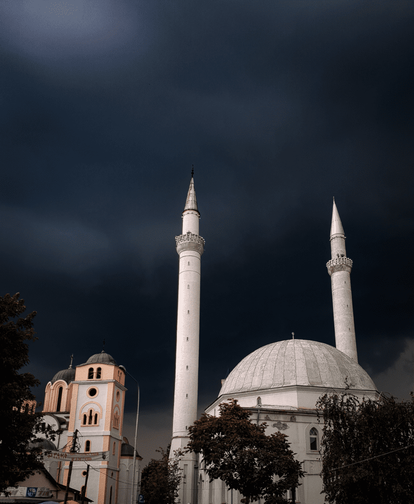 Tolerância religiosa do Kosovo - Raiffeisen Bank International