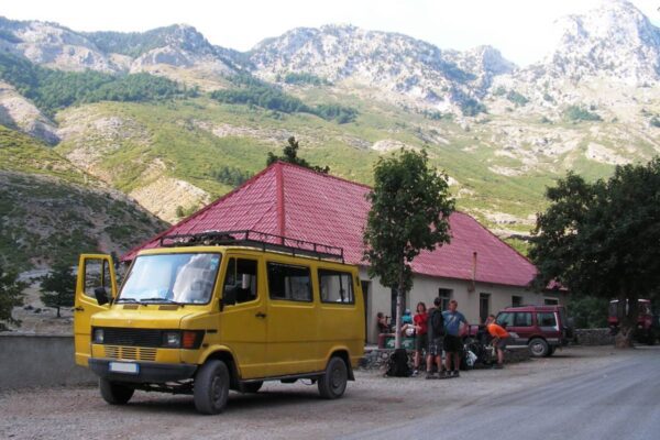 Transporte público na Albânia - Albania Tour Guide