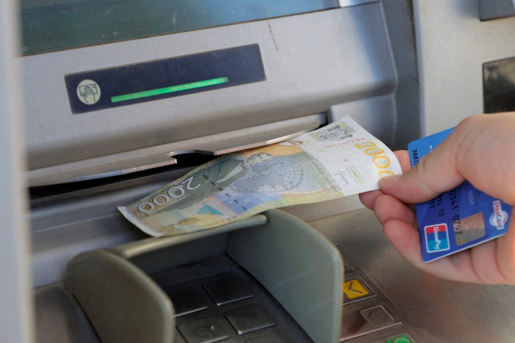 Uso de dinar sérvio no Kosovo - Reuters