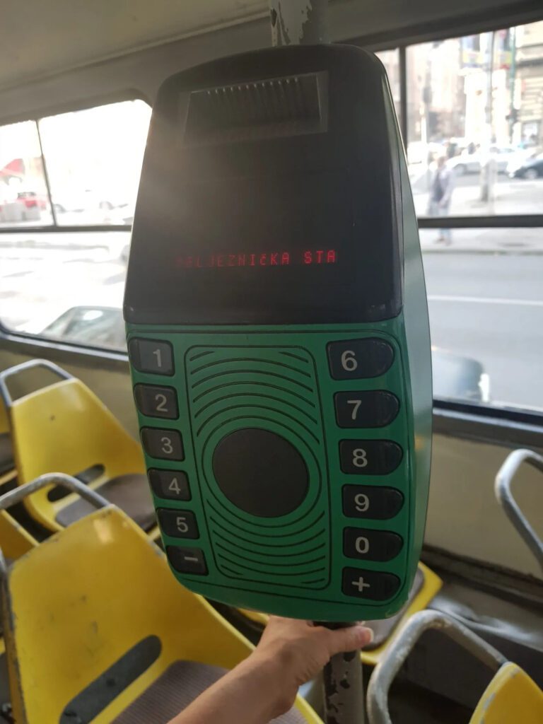 Validar ticket no transporte da Bosnia - Cassie the Hag