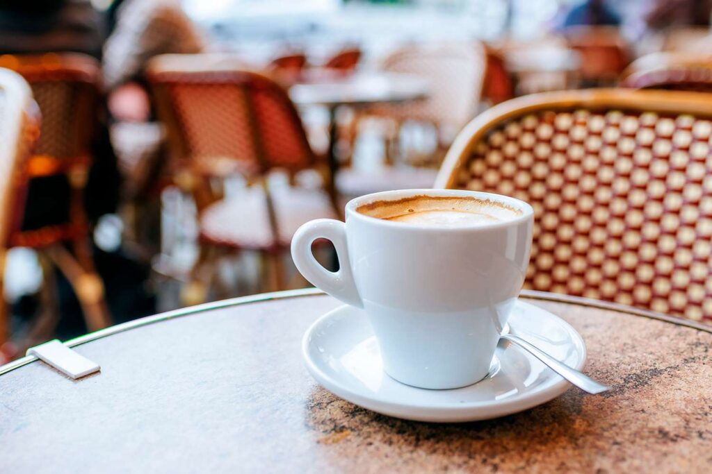 Aproveite café com calma na França - Food & Wine