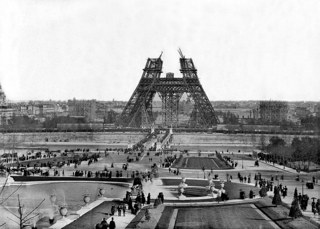 Construção da torre Eiffel - Un Jour de Plus à Paris