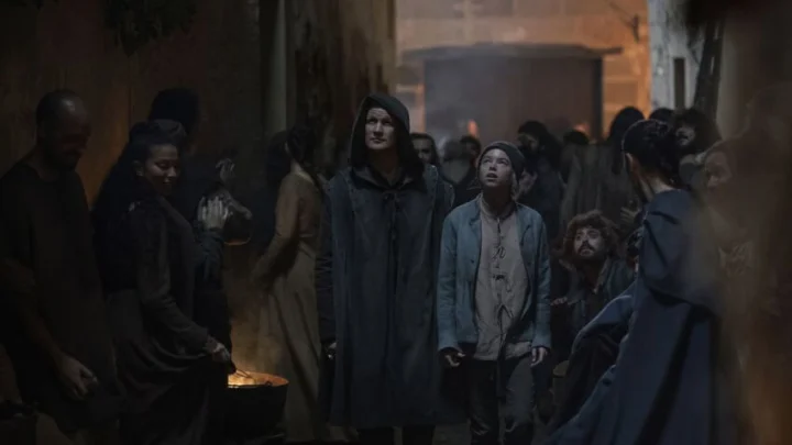 Daemon e Rhaenyra passeando pelas ruas de Porto Real - HBO