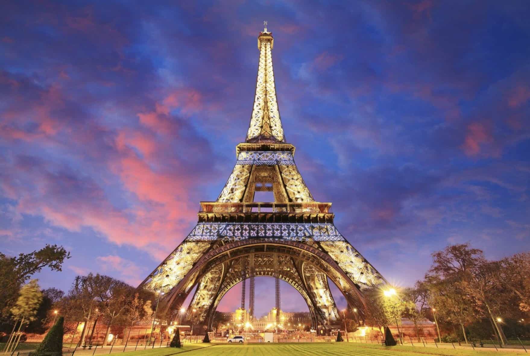 Torre Eiffel Paris França - Chinese Tourists Agency