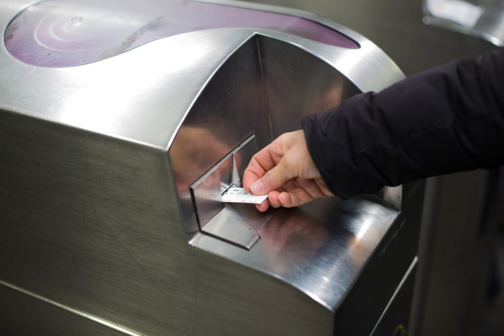 Validação dos tickets de papel no transporte de Paris - Actu.fr