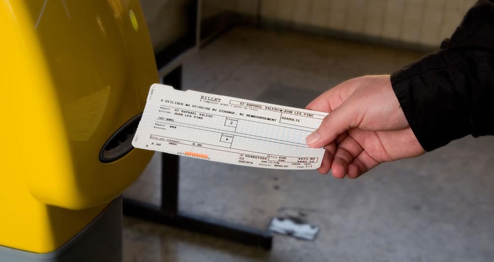 Validar tickets de trem na França - The Savvy Backpacker