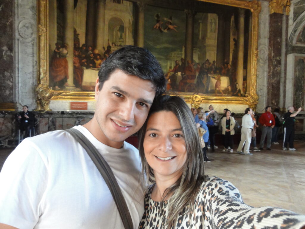 Família em uma das principais salas de Versalhes