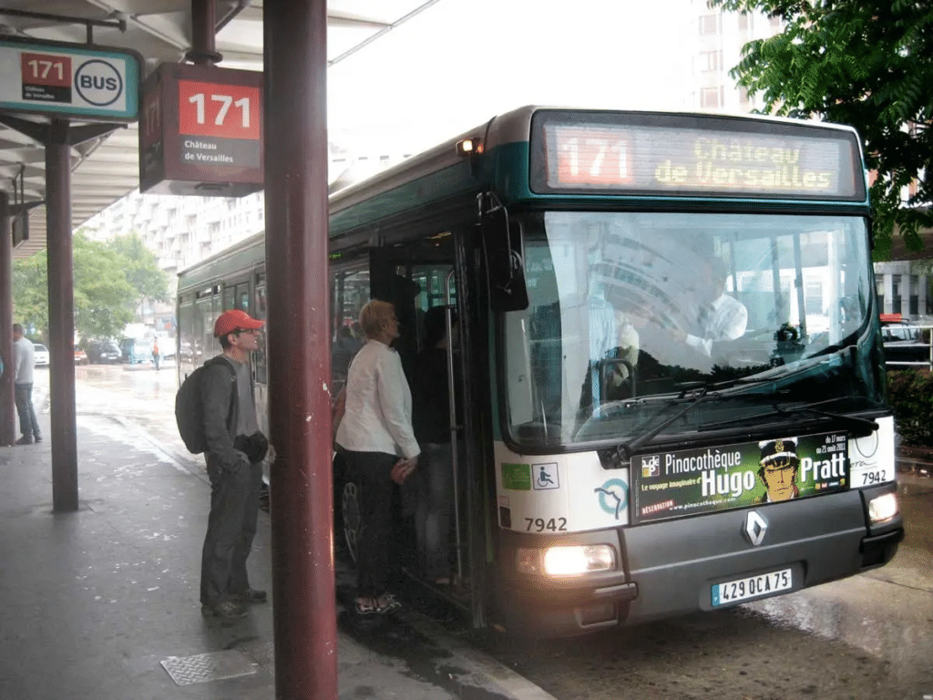 Linha 171: ônibus de Paris para Versalhes - RATP