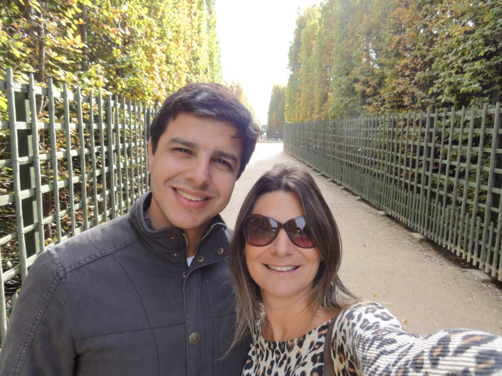 Uma família que compartilha dicas para visitar Versalhes permanece unida!