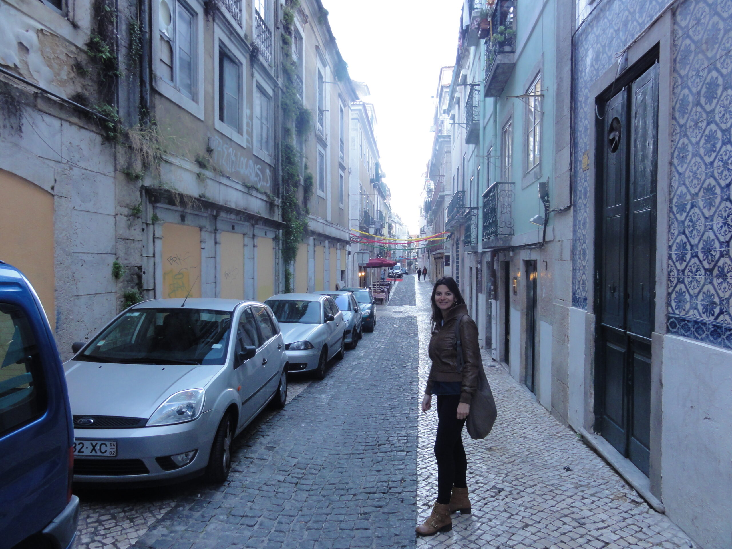 Explorando os bairros tradicionais de Lisboa em busca de comidinhas deliciosas