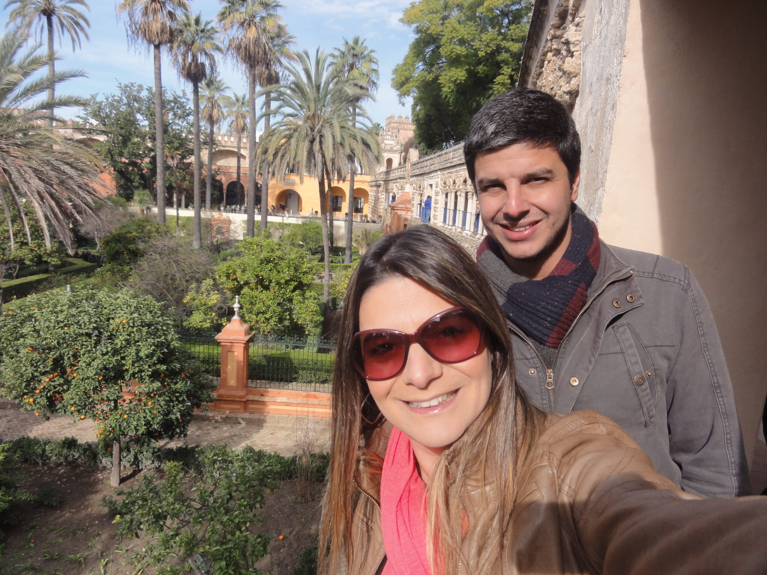 Família no Real Alcazãr de Sevilha na Espanha