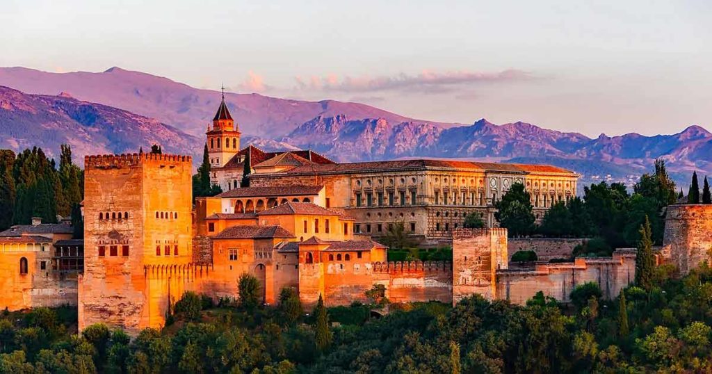 A história da Espanha passa por aqui: o Alhambra de Granada - Travel2Next
