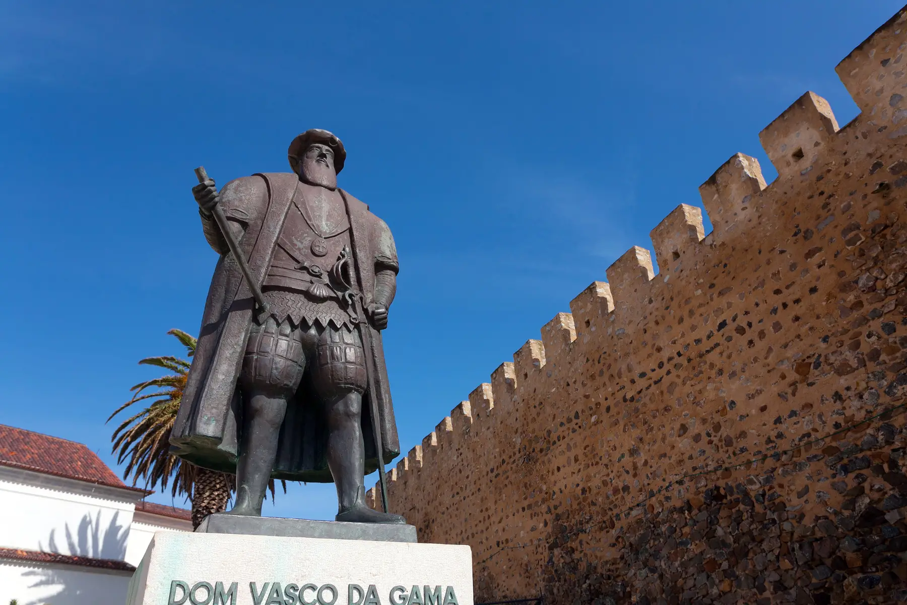 Estátua de Vasco da Gama, figura importante da história de Portugal - Expatica