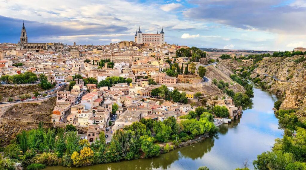 A cidade de Toledo, capital da Região de Castela-Mancha na Espanha - Reddit