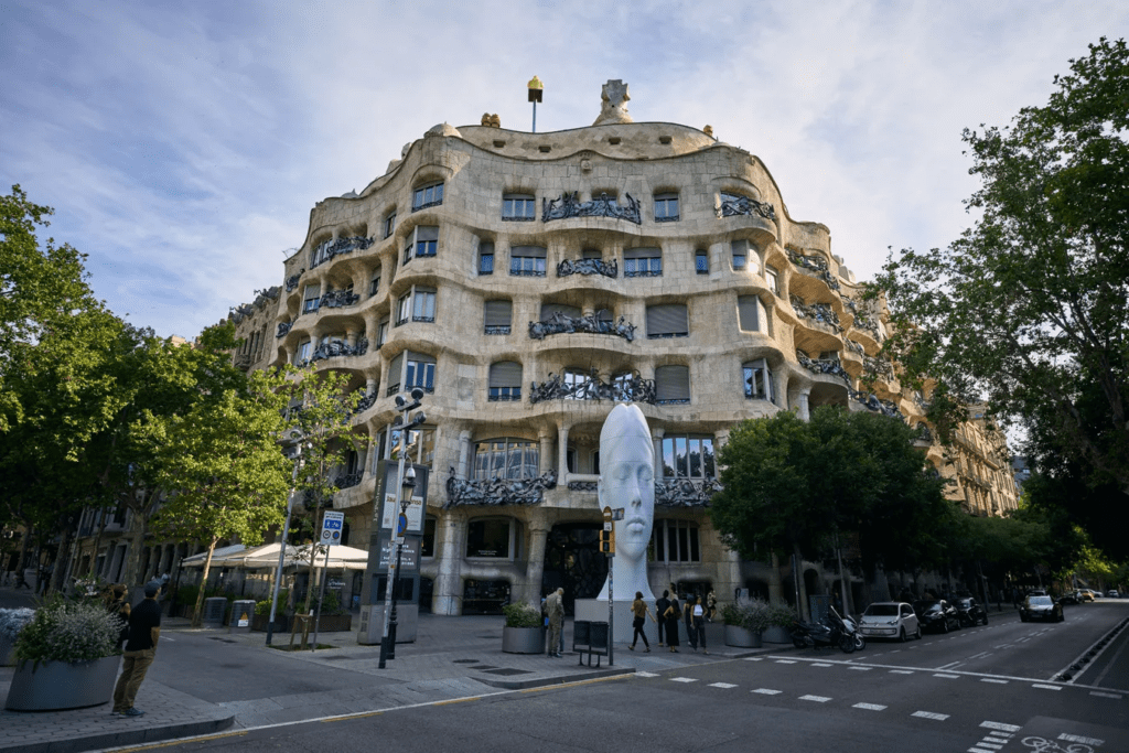 Casa Mila Barcelona - BCN Mágica