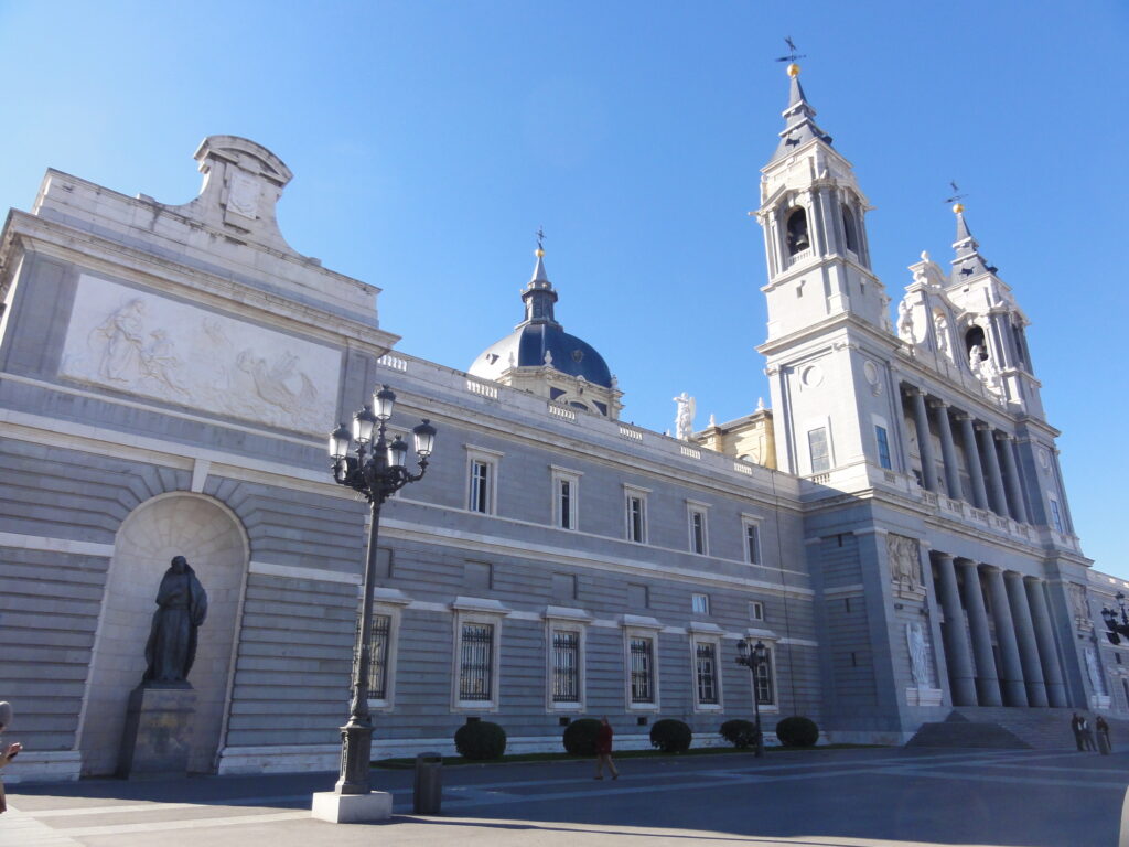 Catedral de Almudena em Madrid - Magu Mathias