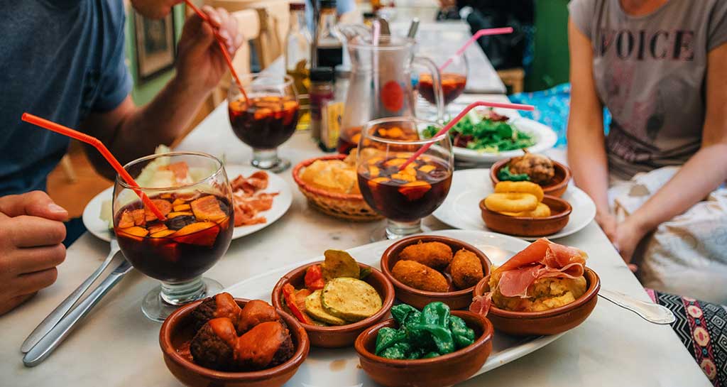 Conceito de tapas espanholas - DoTravel