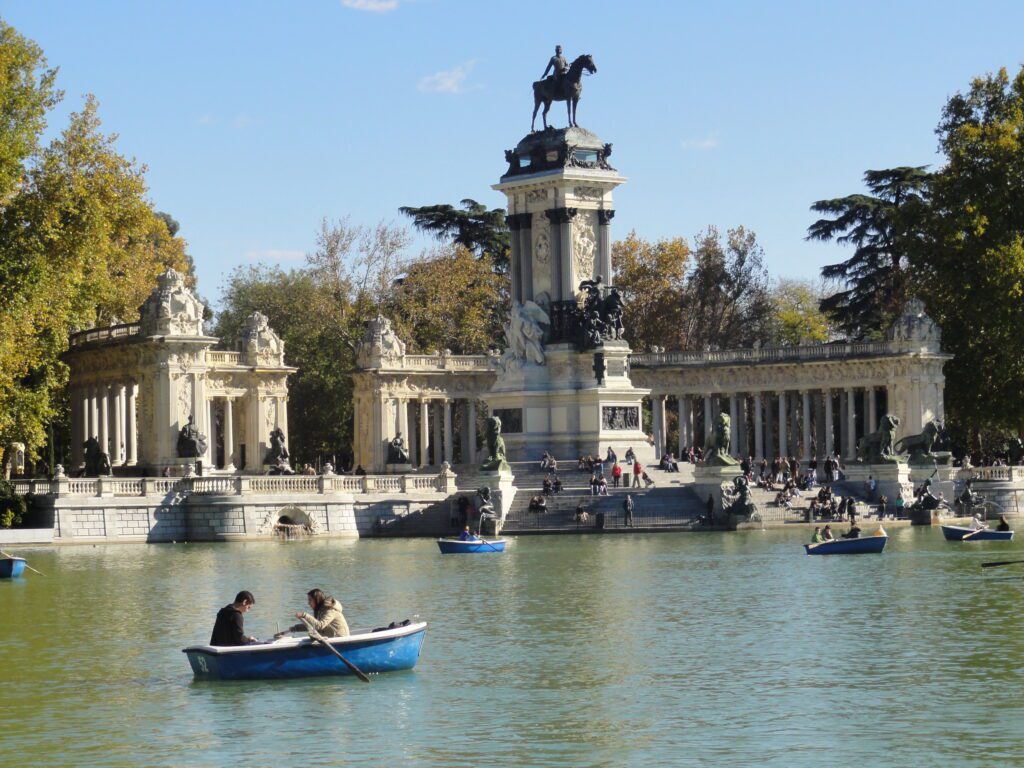 O Grande Lago do Parque do Retiro em Madrid - Magu Mathias
