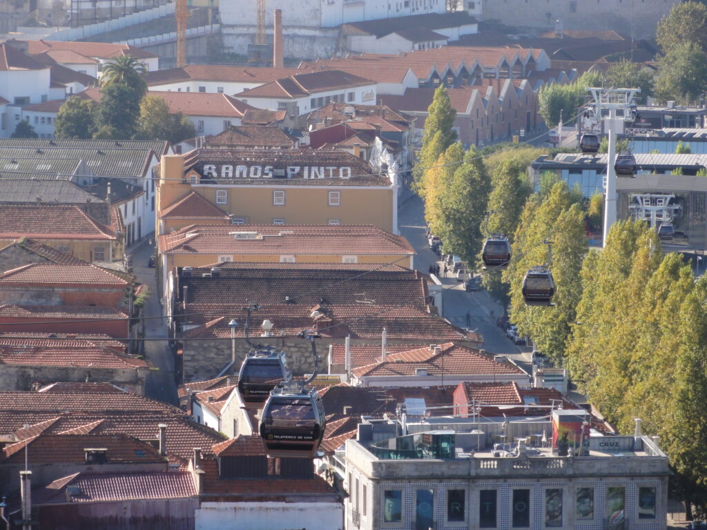 Sobrevoando Vila Nova de Gaia de Teleférico - Magu Mathias