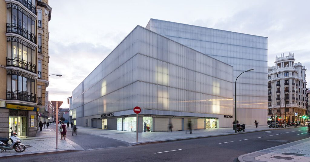 Mercado Barceló no bairro de Salesas em Madrid - Glasfabrik Lamberts