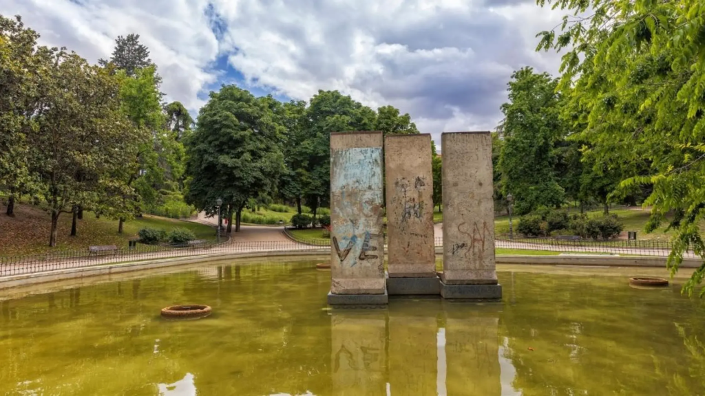 Família visitando o Estádio Olímpico de Barcelona - Magu Mathias