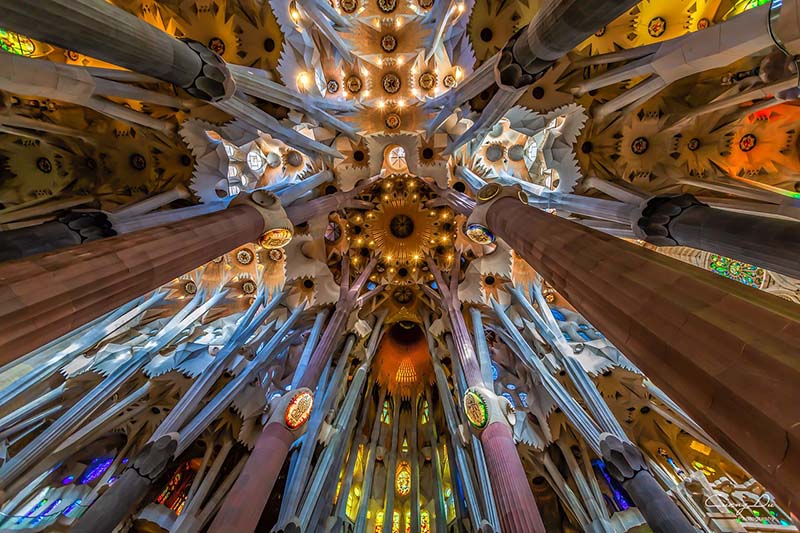 Sagrada família por dentro Barcelona - Quero Viajar Mais