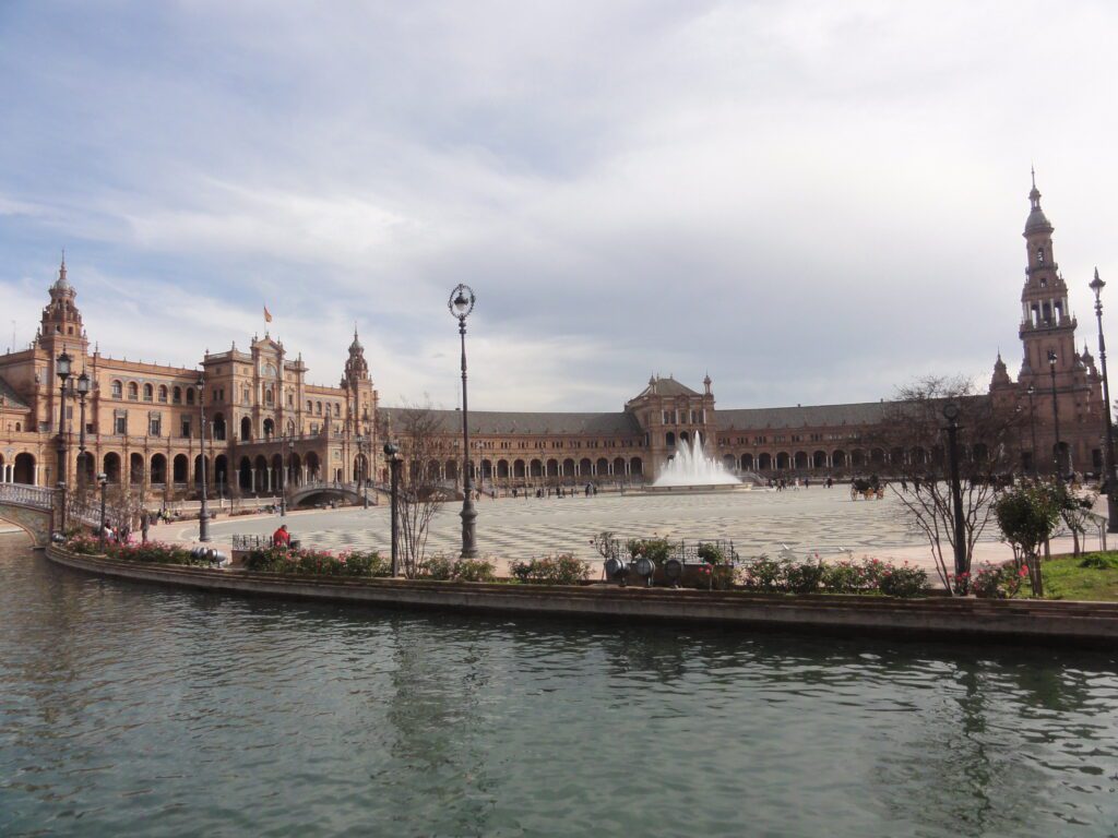 A primeira visão da Plaza de España é inesquecível - Magu Mathias