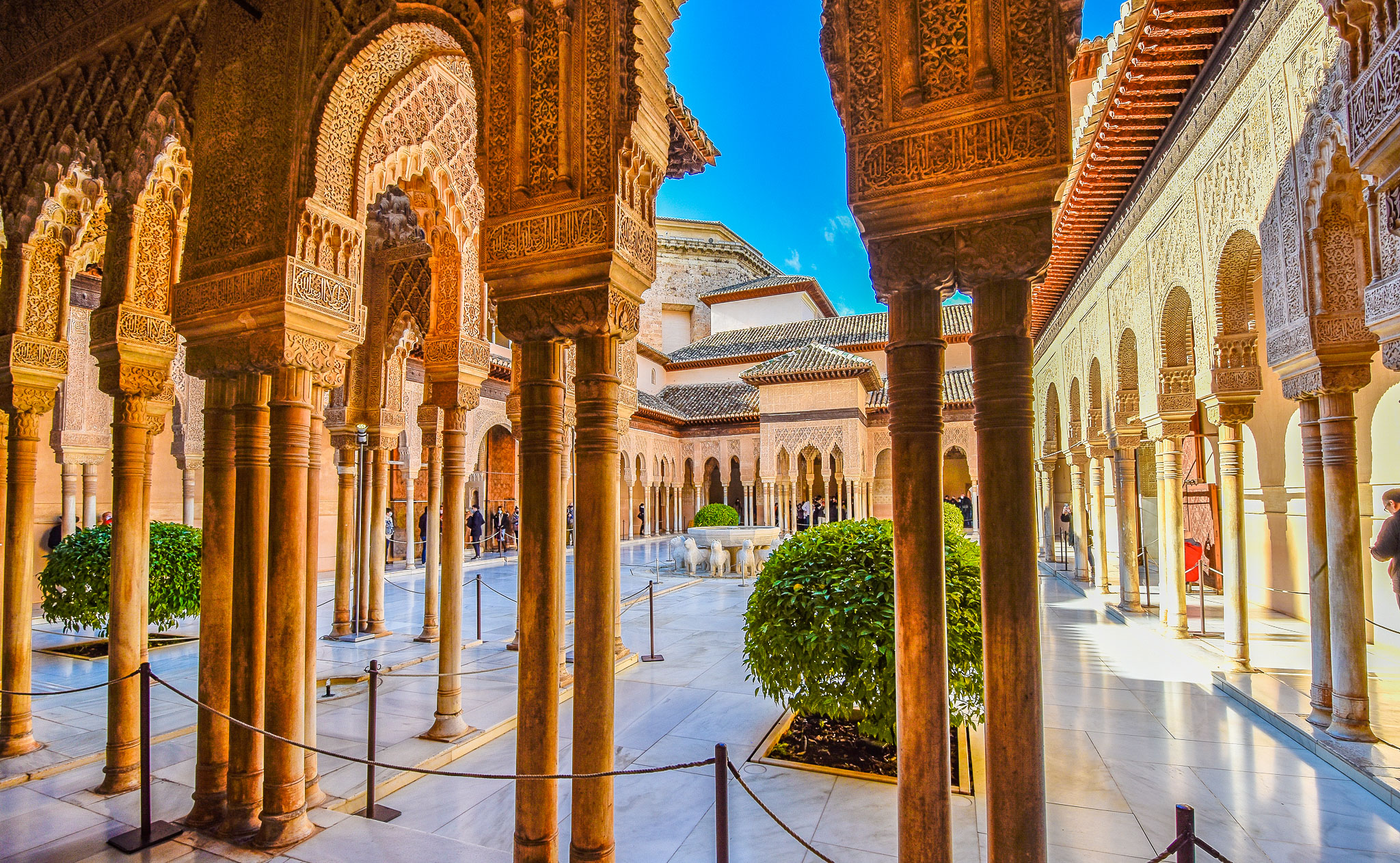 O inesquecível Pátio dos Leões na Alhambra de Granada - Travel Examiner