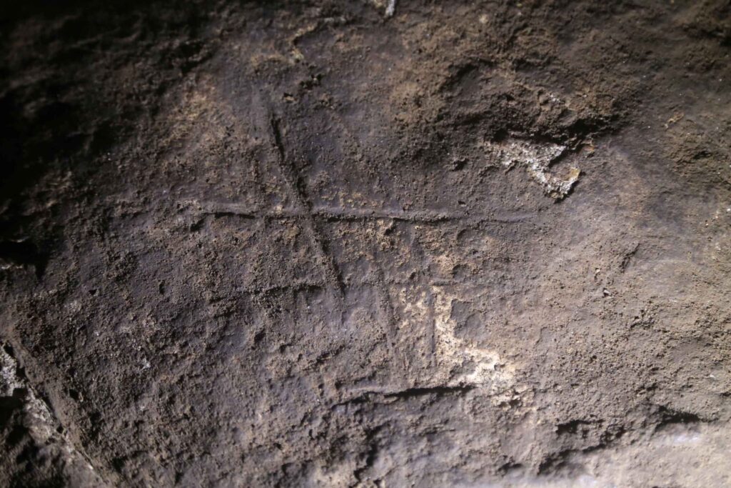 Arte neandertal encontrada na Gorham Cave em Gibraltar - John Hawks