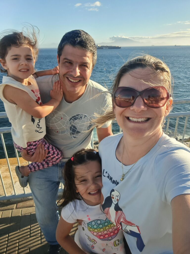 Família em Gibraltar no vento - Magu Mathias