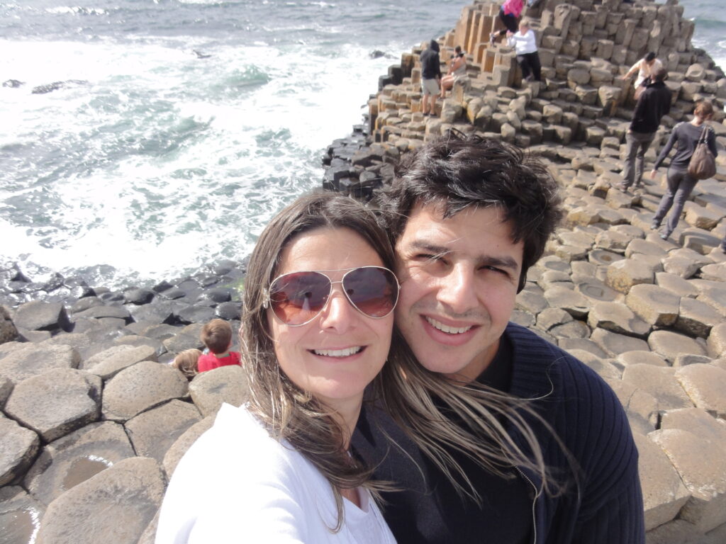 Registro do dia que conhecemos o inigualável caminho do Gigante (Giant's Causeway) na Irlanda do Norte - Magu Mathias