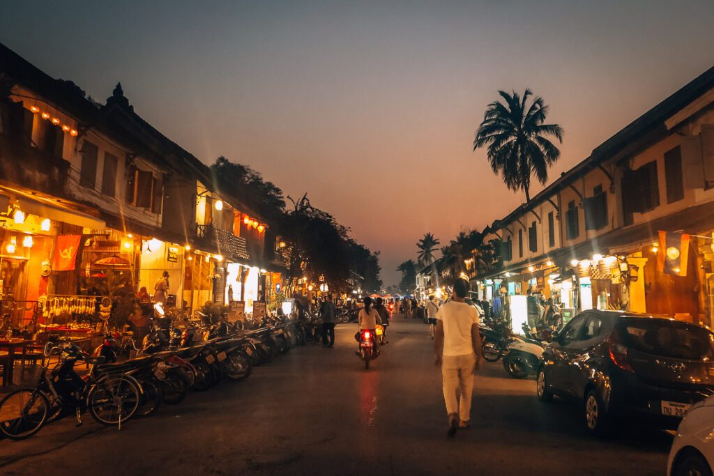 Horário comercial do Laos - Mik Simons