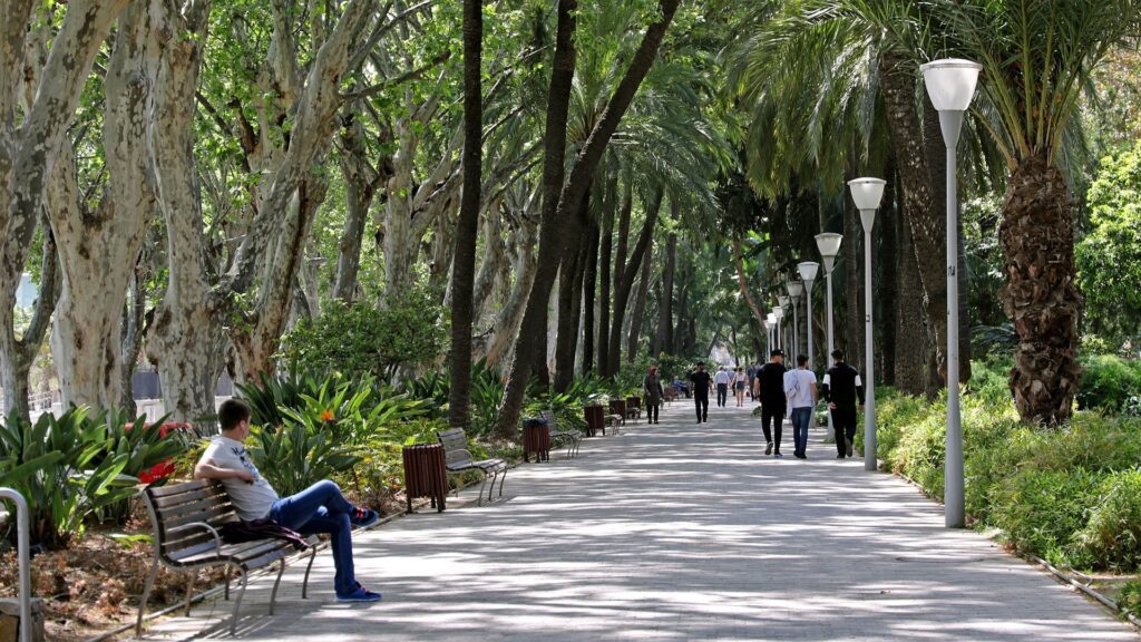 O convidativo Parque de Málaga, no coração da cidade - Expedia