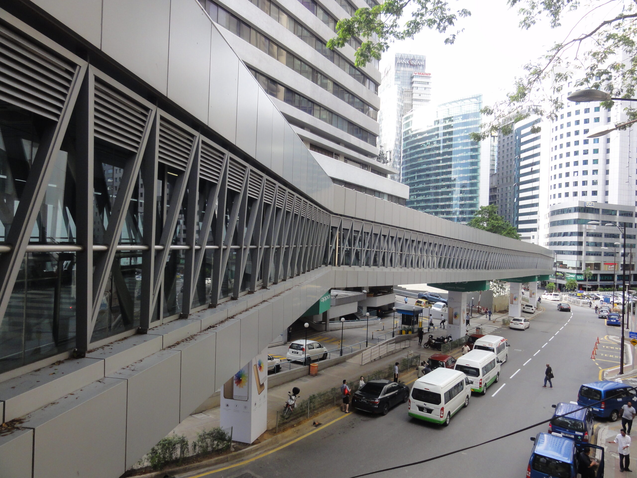 Uma das inúmeras passarelas de Kuala Lumpur - Magu Mathias