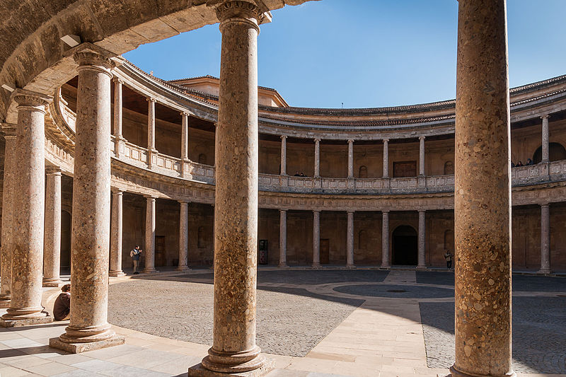 Patio interno do Palácio de Carlos V em Alhambra Granada - Granatour