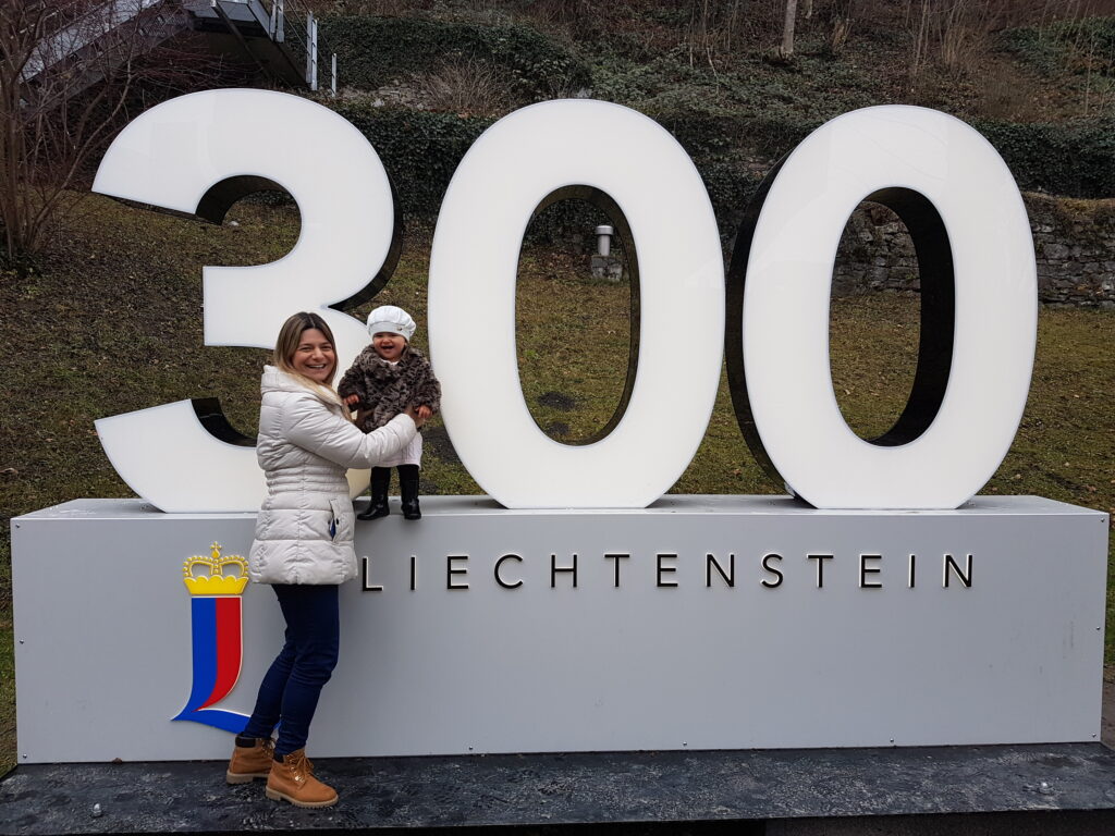 Família em Vaduz capital de Liechtenstein - Magu Mathias