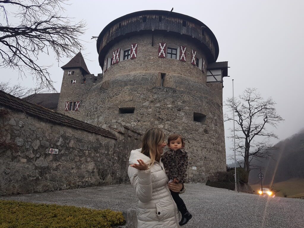 Família no Castelo de Vaduz - Magu Mathias