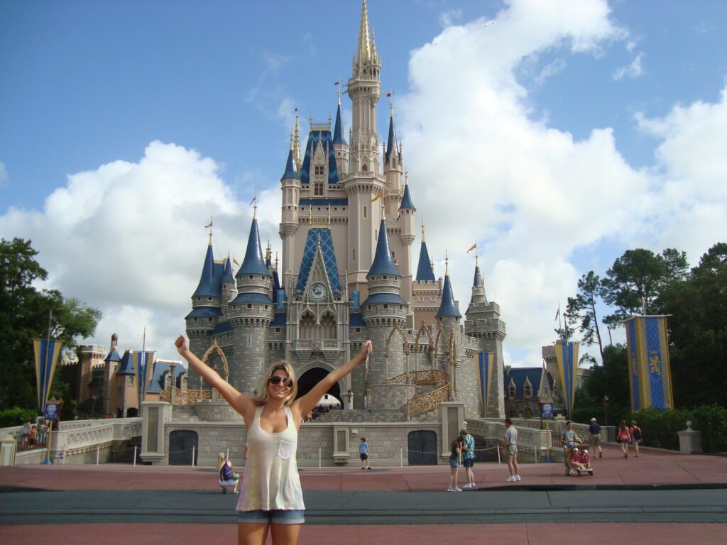 Qualquer "vez" na Disney é inesquecível, mas, a primeira (de várias...hehehe), é mais que especial, né? - Magu Mathias