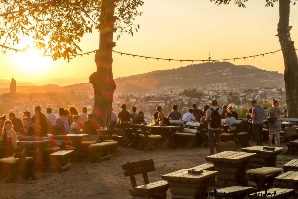 O pôr do sol visto do Forte Amarelo em Sarajevo - Kami and the Rest of the World