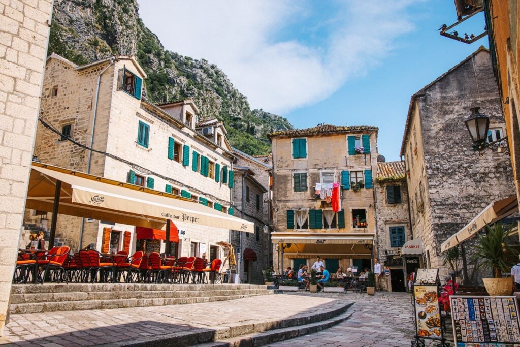 Horário comercial em Montenegro - We Seek Travel