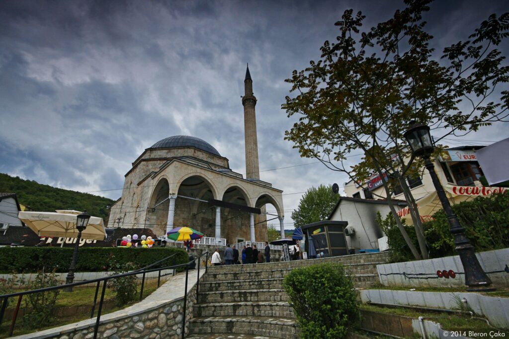 Mesquita Sinan Pasha Prizren - Wikimedia Commons
