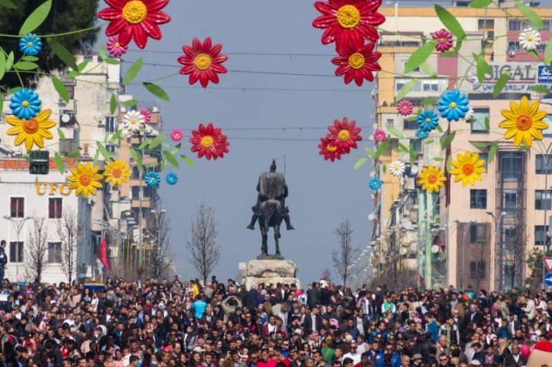 Summer Day em Tirana - Albanian Daily News