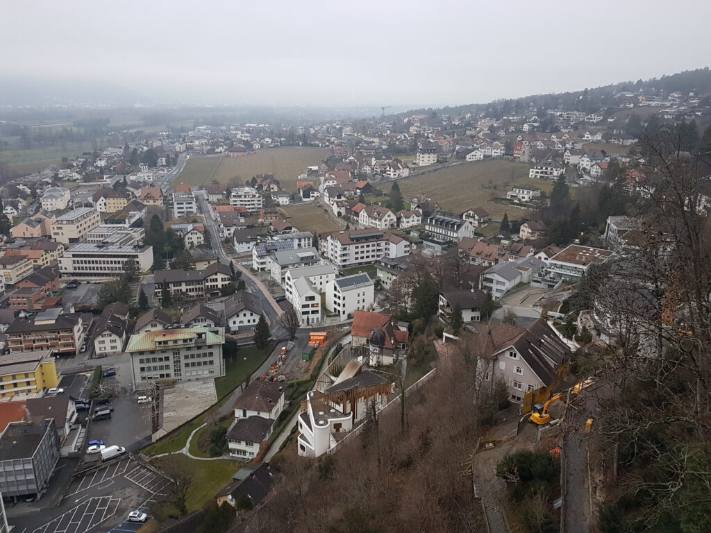 Vista da colina do Castelo de Vaduz - Magu Mathias