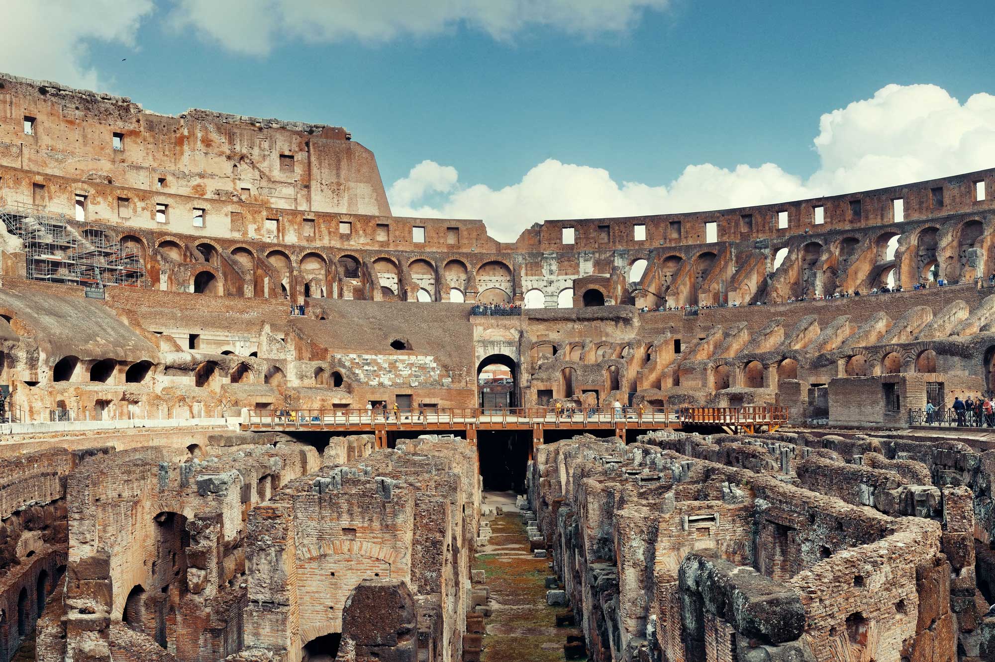O interior do Coliseu de Roma - The Colosseum