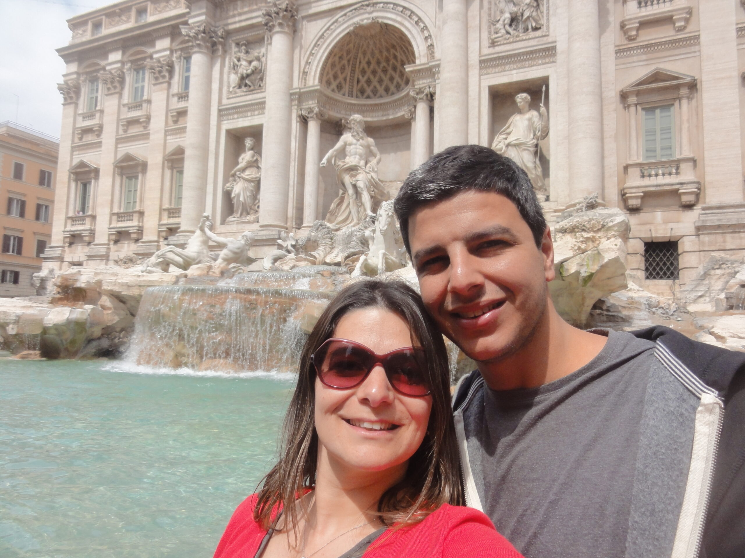 Moeda devidamente atirada na Fontana di Trevi: retorno garantido a Roma! - Magu Mathias