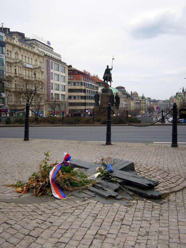 Memorial Jan Palach Praça Wenceslau Praga - Atlas Obscura
