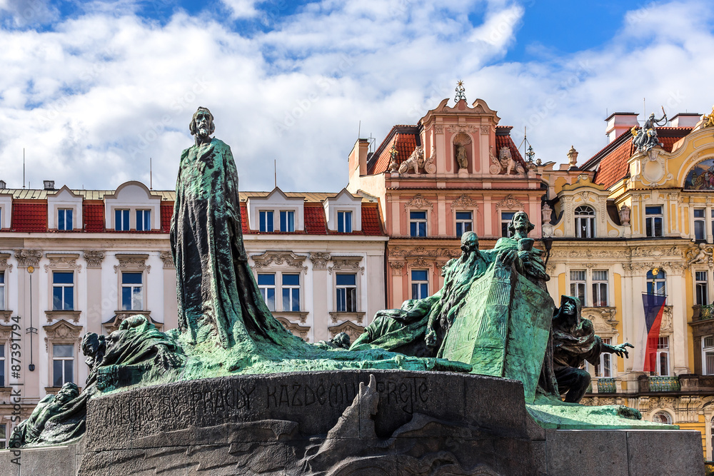 Monumento a Jan Hus na Praça da Cidade Velha de Praga - Posters