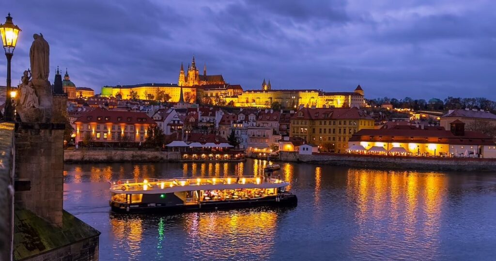 Passeio de Barco pelo rio Moldava em Praga: nada mal! - GetYourGuide