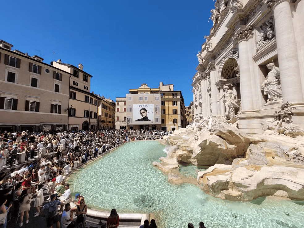 Superlotação da Fontana di Trevi - O Globo